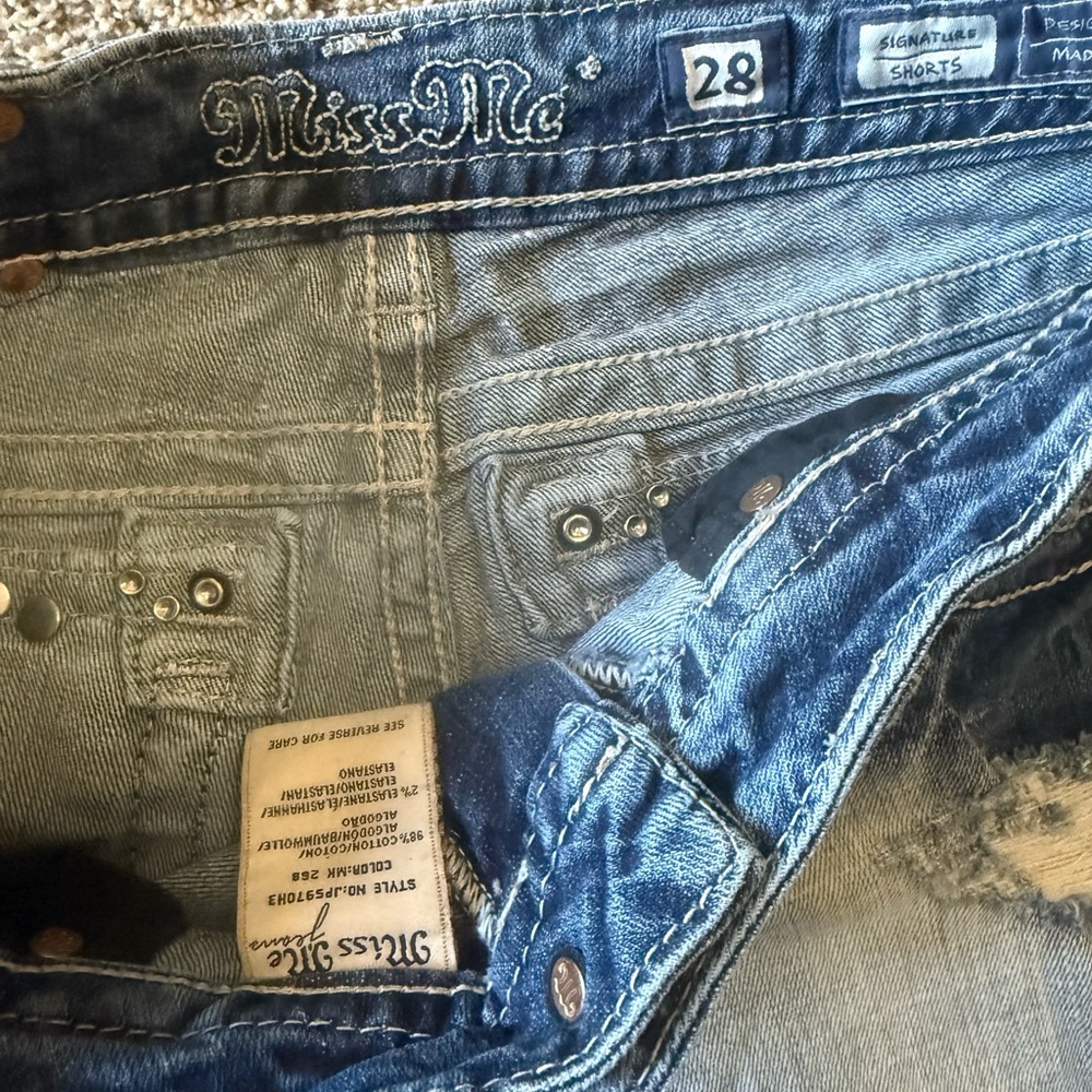 Miss Me low rise jean shorts with leather and crystal embellishments size 28 - Picture 6 of 6